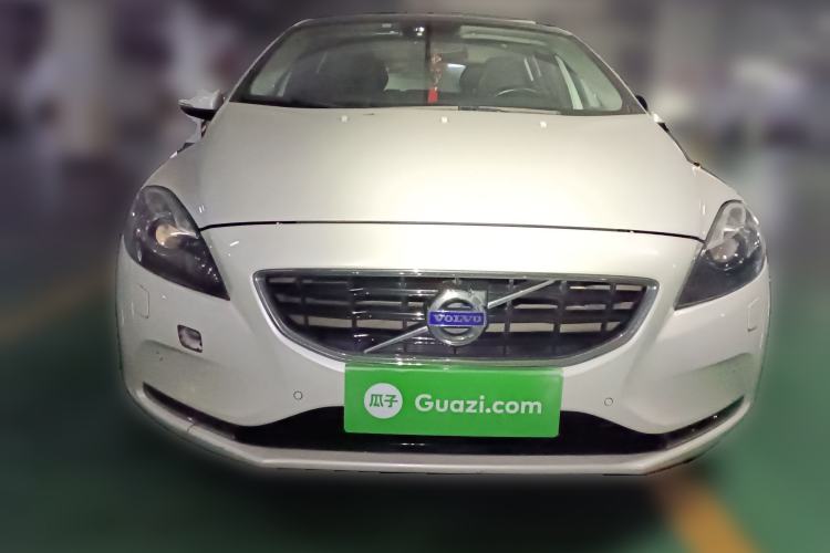 Used Volvo V40 2015 1.6T Zhiya Edition Front
