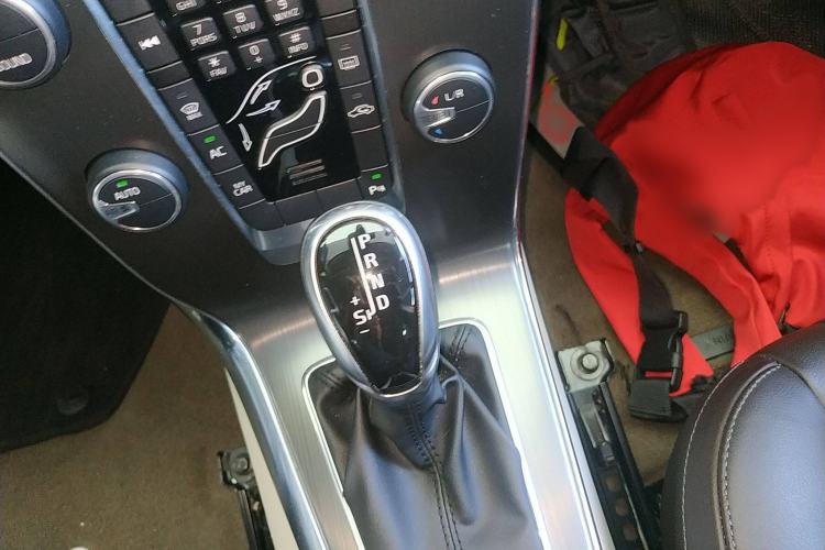 Used Volvo V40 2015 1.6T Zhiyi Edition Gear Lever