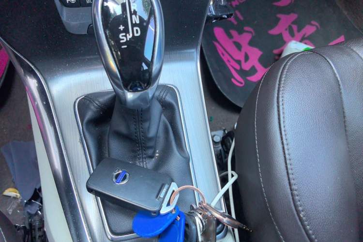Used Volvo V40 2015 1.6T Zhiya Edition Gear Lever