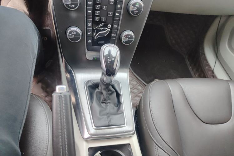 Used Volvo V40 2015 1.6T Zhiyi Edition Gear Lever