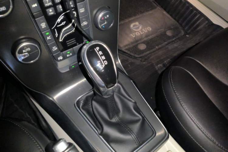 Used Volvo V40 2015 1.6T Zhiya Edition Gear Lever