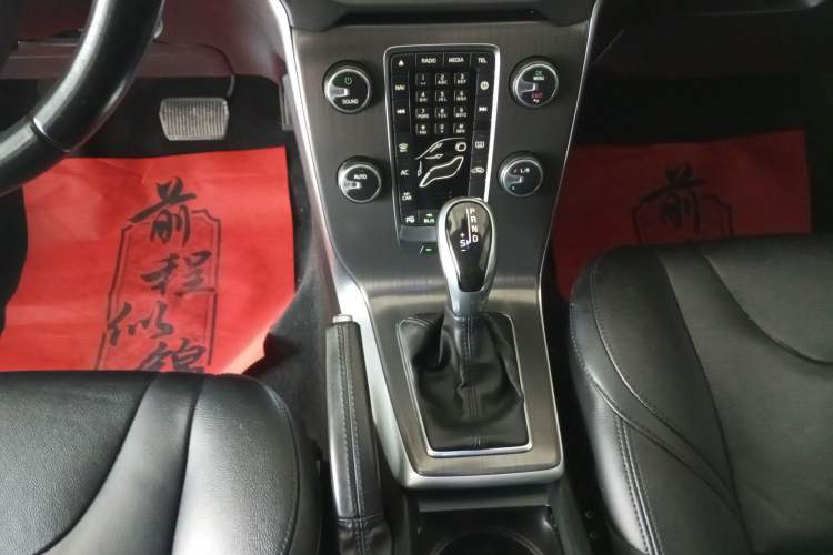 Used Volvo V40 2015 1.6T Zhiya Edition Gear Lever