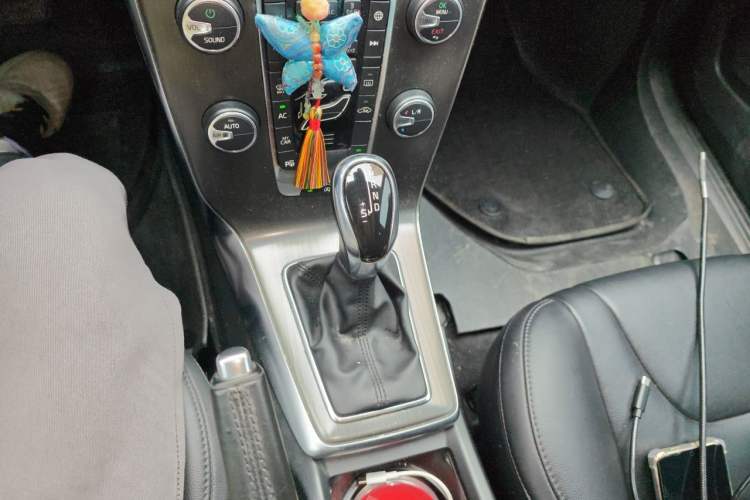 Used Volvo V40 2015 1.6T Zhiya Edition Gear Lever