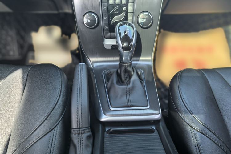 Used Volvo V40 2015 1.6T Zhiyi Edition Gear Lever