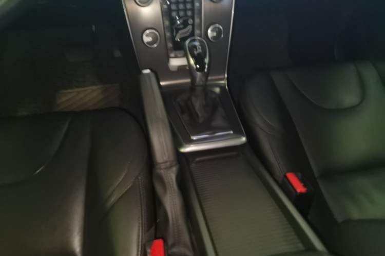 Used Volvo V40 2015 1.6T Zhiya Edition Gear Lever