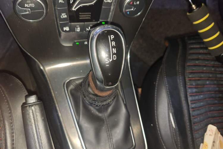 Used Volvo V40 2015 1.6T Zhiya Edition Gear Lever