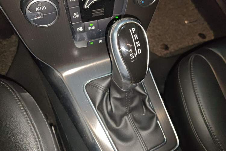 Used Volvo V40 2015 1.6T Zhiya Edition Gear Lever