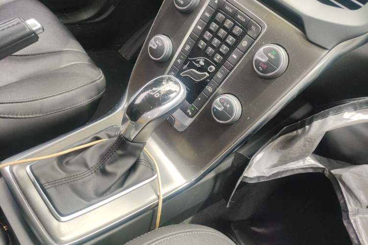 Used Volvo V40 2015 1.6T Zhiya Edition Gear Lever