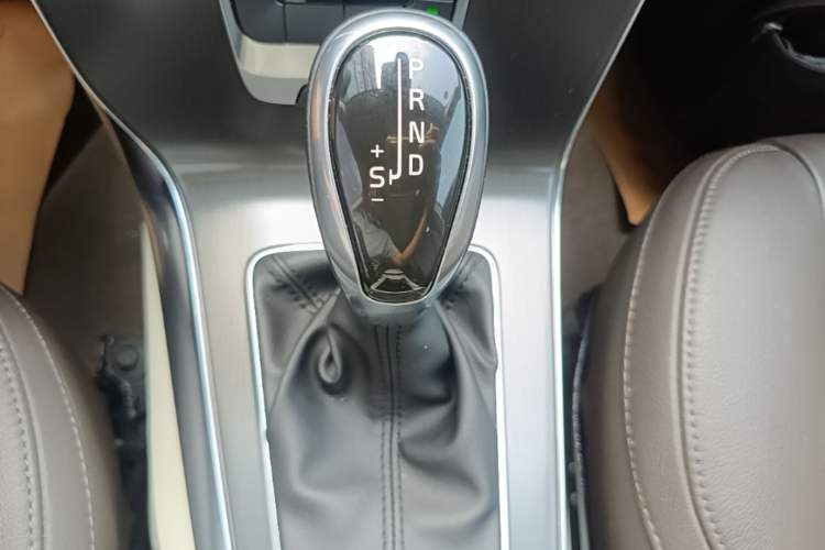 Used Volvo V40 2015 1.6T Zhiyi Edition Gear Lever