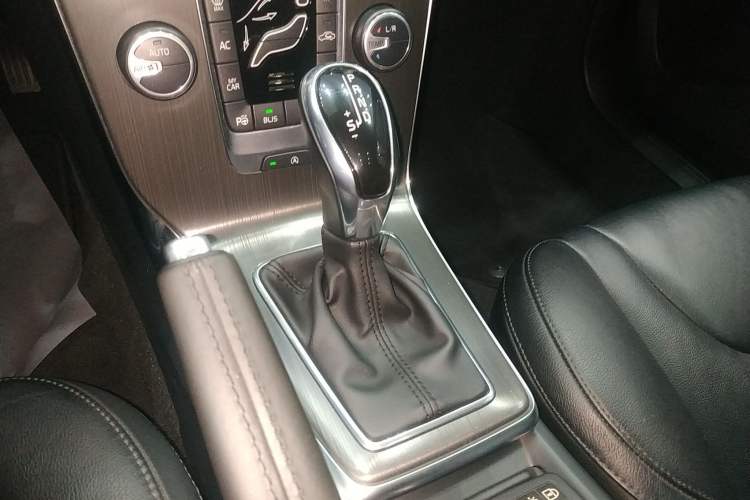 Used Volvo V40 2015 1.6T Zhiya Edition Gear Lever