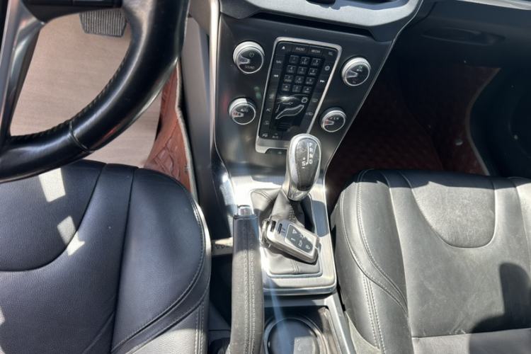 Used Volvo V40 2015 1.6T Zhiya Edition Gear Lever