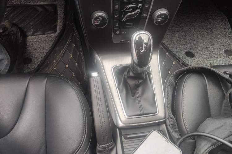 Used Volvo V40 2015 1.6T Zhiya Edition Gear Lever