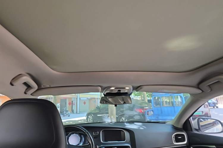Used Volvo V40 2015 1.6T Zhiyi Edition Headliner
