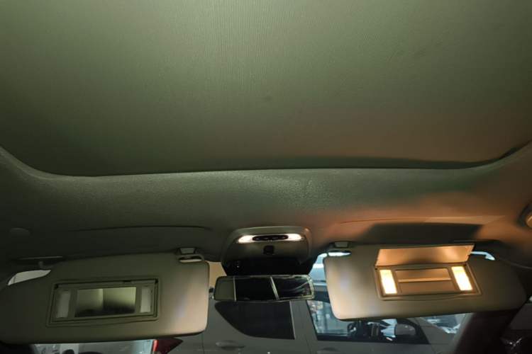 Used Volvo V40 2015 1.6T Zhiyi Edition Headliner