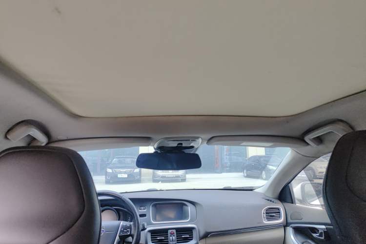 Used Volvo V40 2015 1.6T Zhiyi Edition Headliner