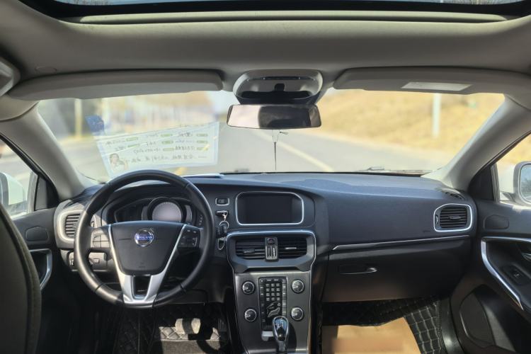 Used Volvo V40 2015 1.6T Zhiyi Edition Headliner