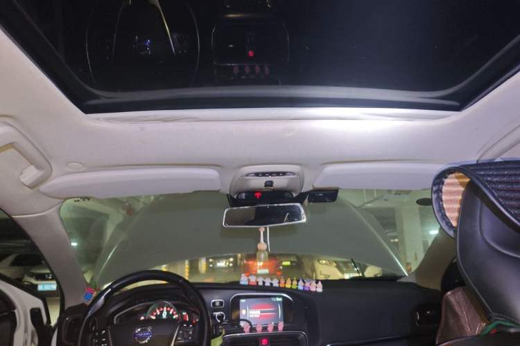 Used Volvo V40 2015 1.6T Zhiya Edition Headliner