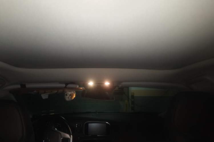 Used Volvo V40 2015 1.6T Zhiyi Edition Headliner
