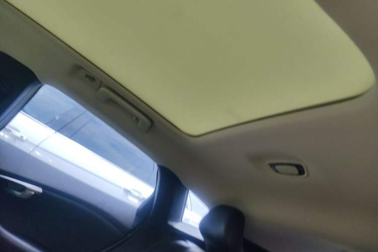 Used Volvo V40 2015 1.6T Zhiya Edition Headliner