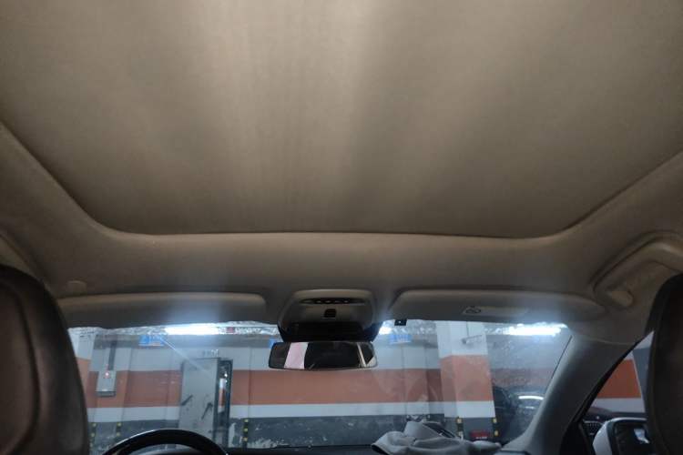 Used Volvo V40 2015 1.6T Zhiyi Edition Headliner