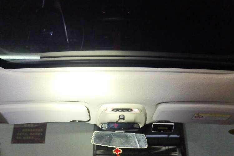 Used Volvo V40 2015 1.6T Zhiya Edition Headliner