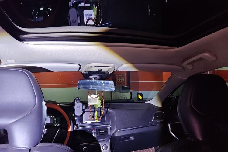 Used Volvo V40 2015 1.6T Zhiya Edition Headliner