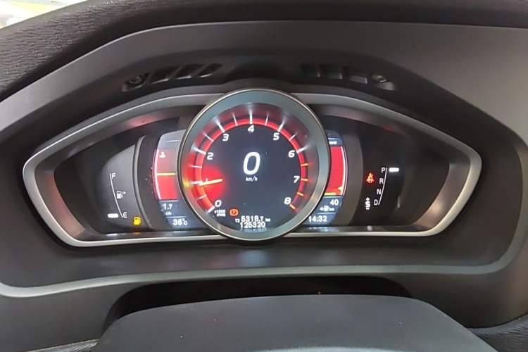 Used Volvo V40 2015 1.6T Zhiyi Edition Instrument Cluster
