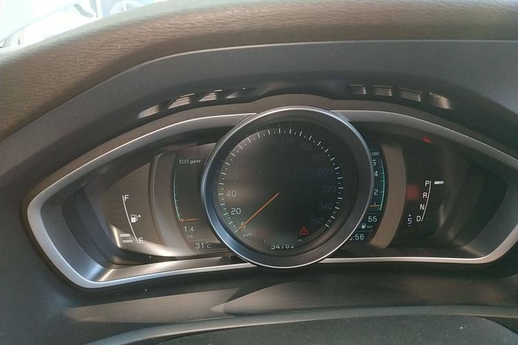 Used Volvo V40 2015 1.6T Zhiyi Edition Instrument Cluster