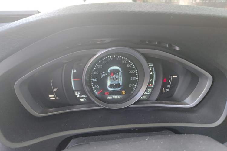 Used Volvo V40 2015 1.6T Zhiya Edition Instrument Cluster