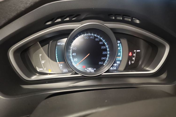 Used Volvo V40 2015 1.6T Zhiyi Edition Instrument Cluster