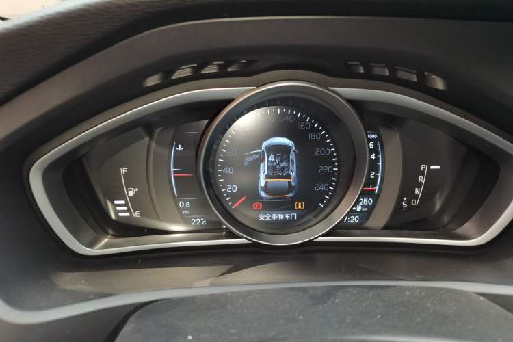 Used Volvo V40 2015 1.6T Zhiya Edition Instrument Cluster