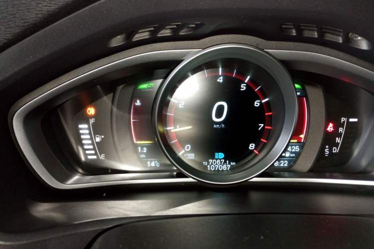 Used Volvo V40 2015 1.6T Zhiya Edition Instrument Cluster