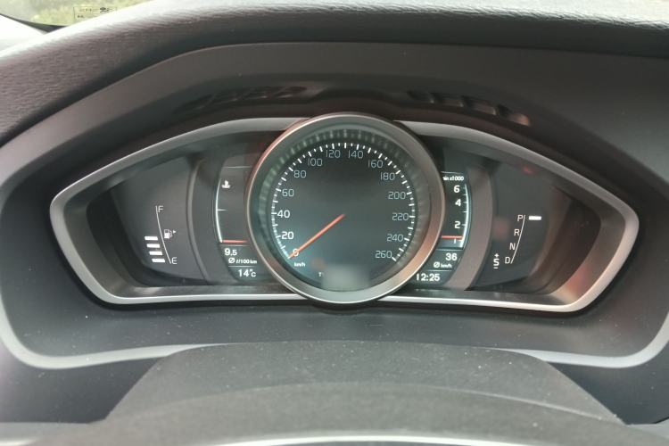 Used Volvo V40 2015 1.6T Zhiyi Edition Instrument Cluster