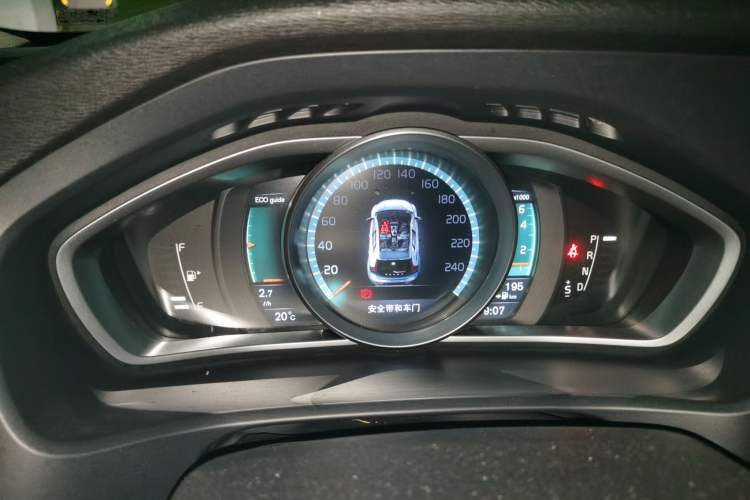 Used Volvo V40 2015 1.6T Zhiya Edition Instrument Cluster