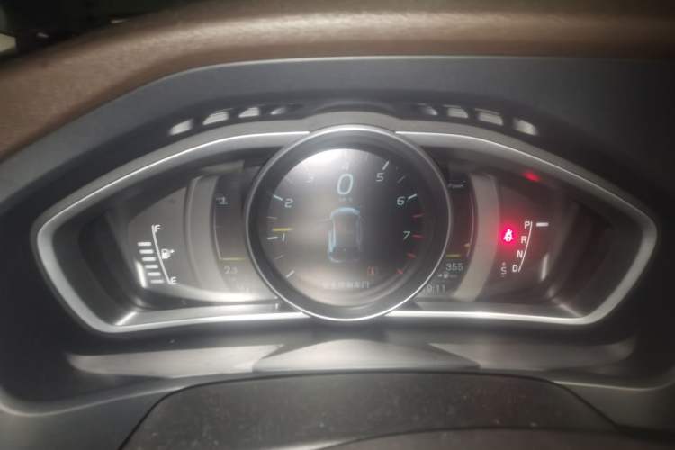 Used Volvo V40 2015 1.6T Zhiyi Edition Instrument Cluster