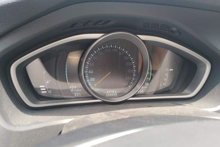 Used Volvo V40 2015 1.6T Zhiya Edition Instrument Cluster