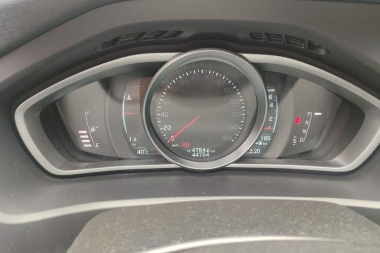 Used Volvo V40 2015 1.6T Zhiya Edition Instrument Cluster