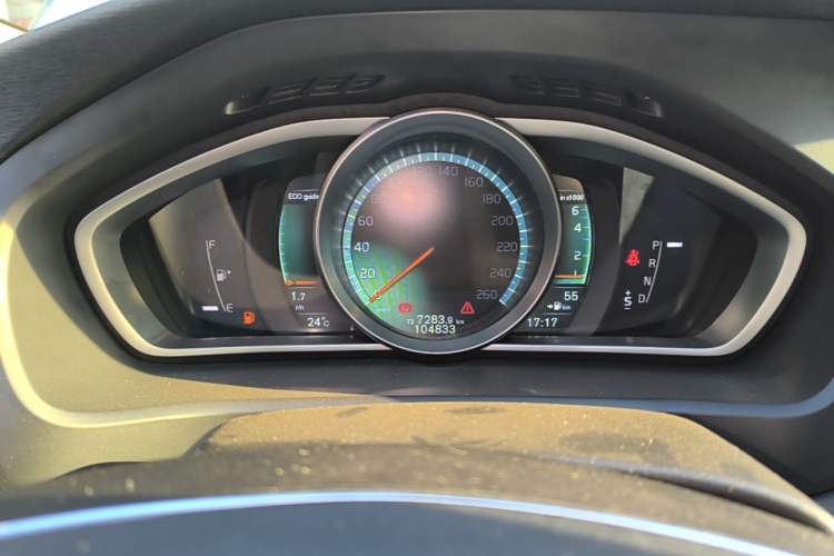Used Volvo V40 2015 1.6T Zhiyi Edition Instrument Cluster