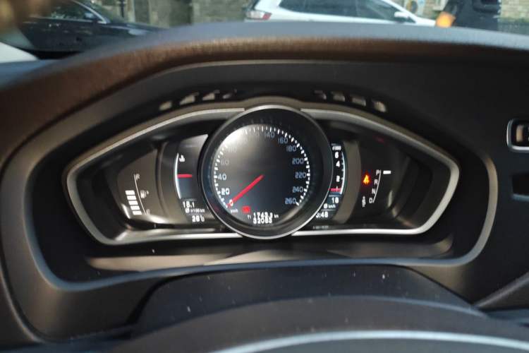 Used Volvo V40 2015 1.6T Zhiyi Edition Instrument Cluster