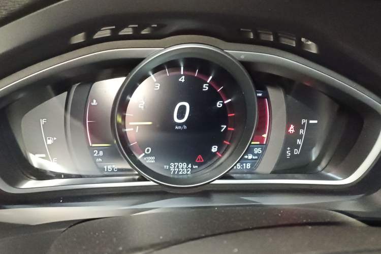 Used Volvo V40 2015 1.6T Zhiya Edition Instrument Cluster