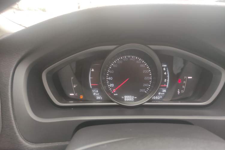 Used Volvo V40 2015 1.6T Zhiya Edition Instrument Cluster