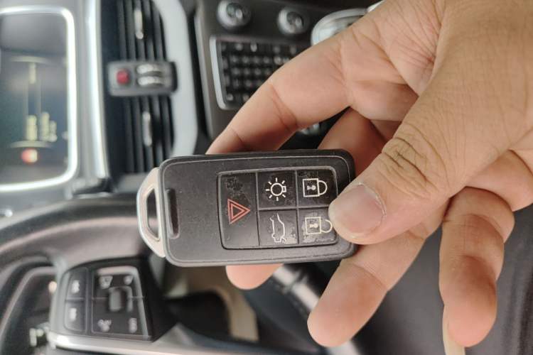 Used Volvo V40 2015 1.6T Zhiyi Edition Interior 1