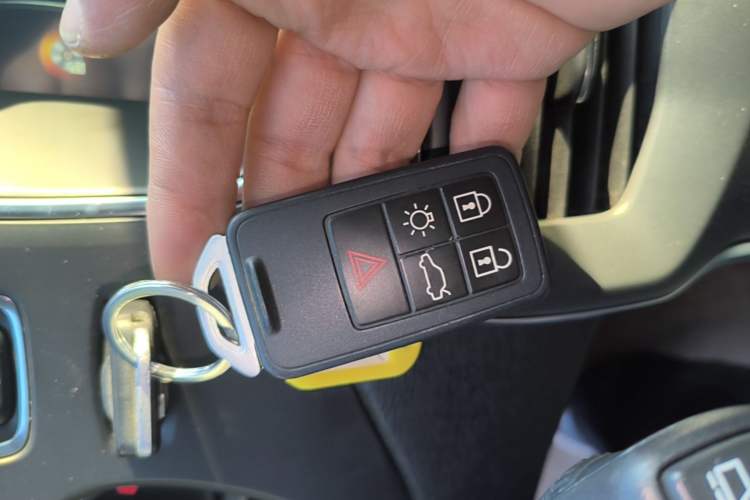 Used Volvo V40 2015 1.6T Zhiyi Edition Interior 1