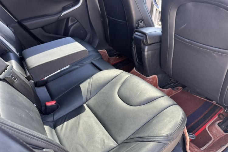 Used Volvo V40 2015 1.6T Zhiya Edition Interior 2