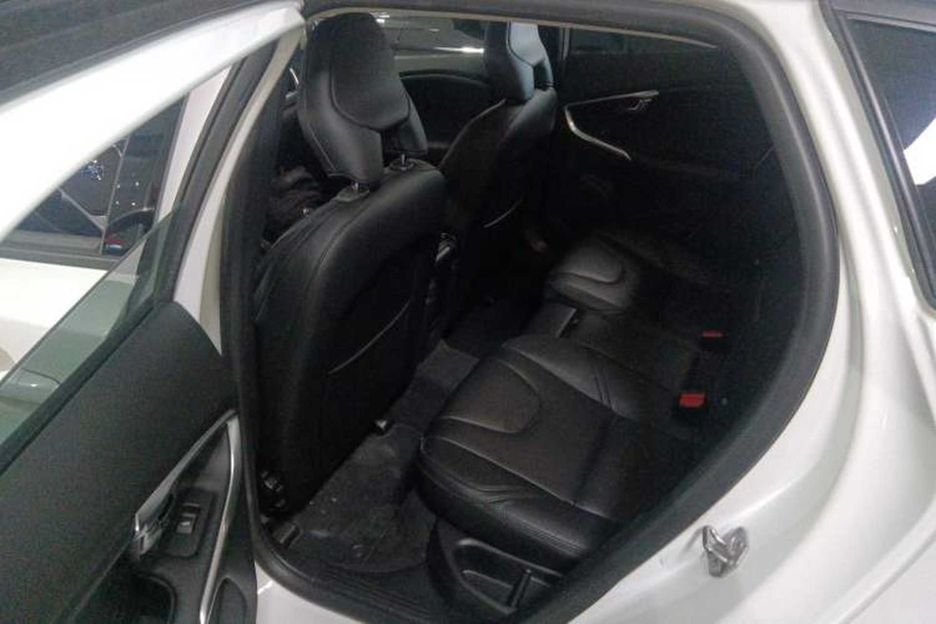 Used Volvo V40 2015 1.6T Zhiyi Edition Interior 4