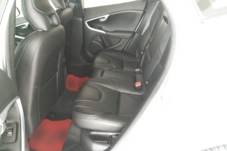Used Volvo V40 2015 1.6T Zhiya Edition Interior 4