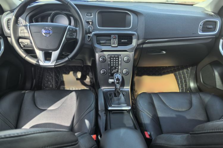 Used Volvo V40 2015 1.6T Zhiyi Edition Interior 5
