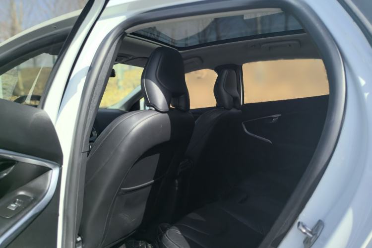 Used Volvo V40 2015 1.6T Zhiyi Edition Interior 6
