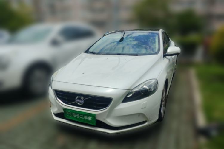 Used Volvo V40 2015 1.6T Zhiya Edition Guazi used car, China used car export, Used car for sale, Used cars, Cheapest cars for sale