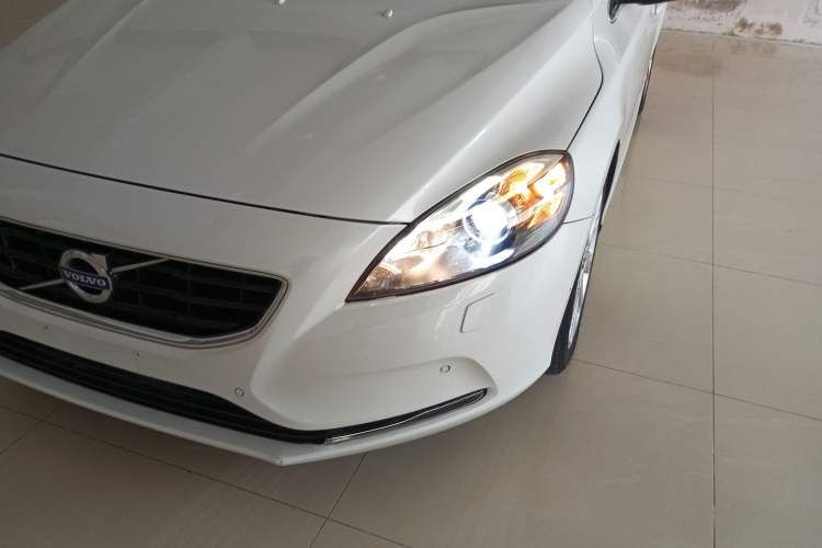 Used Volvo V40 2015 1.6T Zhiya Edition Left Front Headlight